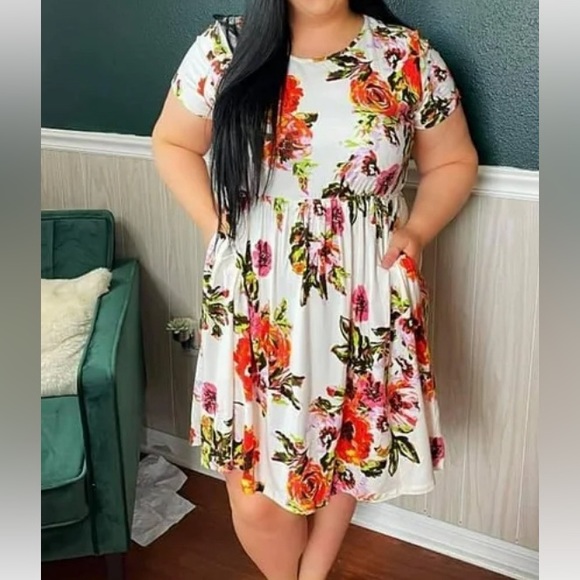 Sweet Lovely Dresses & Skirts - SWEET LOVELY BY‎ JEN FLORAL DRESS